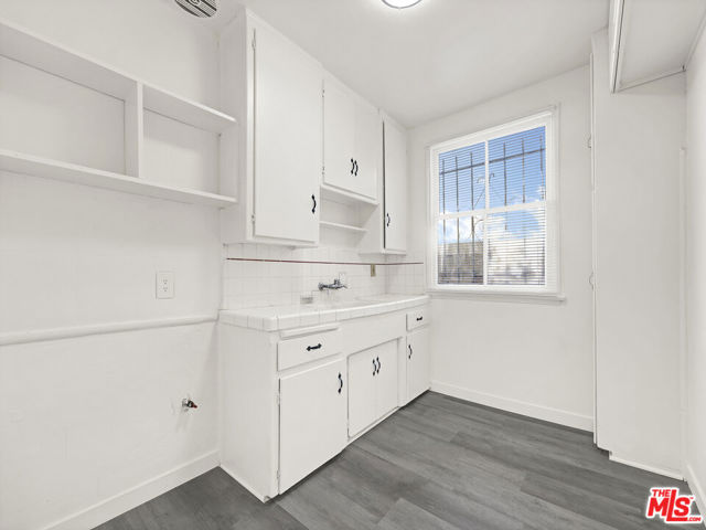 1200 S Citrus Avenue, Los Angeles CA: https://media.crmls.org/mediaz/9fb4d2e9-ef8b-451d-944b-7bc341b590e7.jpg