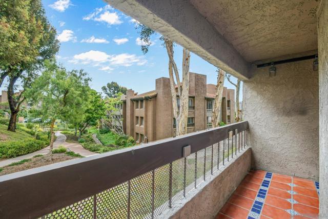 10325 Caminito Cuervo, San Diego CA: https://media.crmls.org/mediaz/9fb53179-7246-483f-bb02-87e9338c6019.jpg