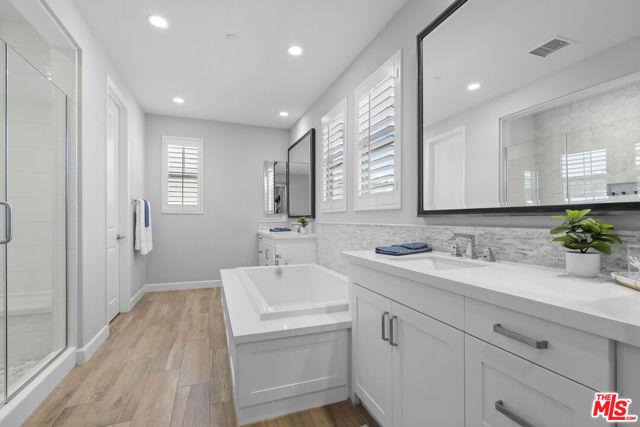 6 Alimon Street, Rancho Mission Viejo CA: https://media.crmls.org/mediaz/9fb5475f-eb0f-407e-9777-67a2bf39656b.jpg