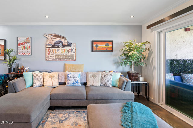 542 Ebbtide Circle, Port Hueneme CA: https://media.crmls.org/mediaz/9fb585d3-b8a5-4eb1-96b8-1b312205edac.jpg