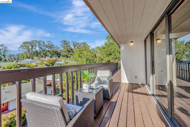 1518 MADERA CT, El Cerrito CA: https://media.crmls.org/mediaz/9fb61c00-e926-456f-9e6a-cd774d24cf7d.jpg