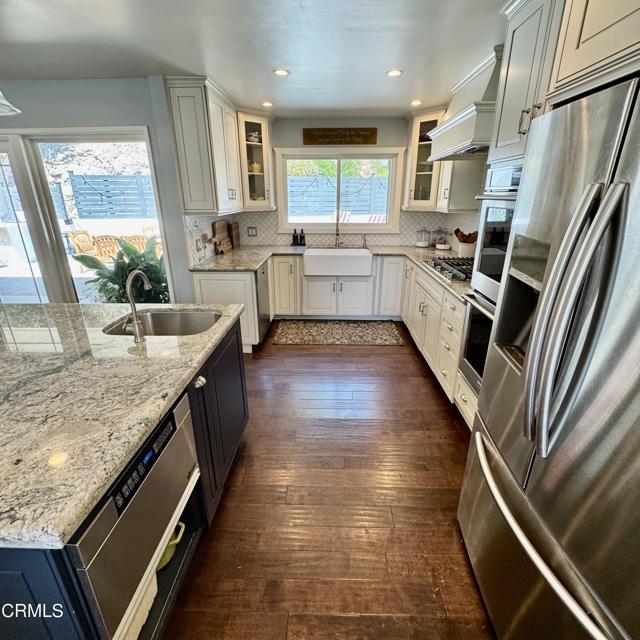 Detail Gallery Image 11 of 54 For 2013 El Vista Ct, Glendale,  CA 91208 - 3 Beds | 3 Baths