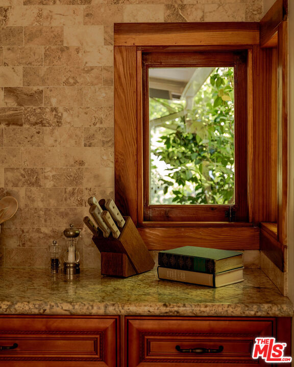 https://media.crmls.org/mediaz/9fb6cf33-d6df-49d2-96ec-d8e780d7697d.jpg?preset=X-Large