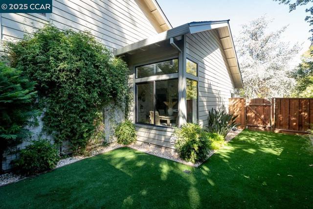 311 Valley High Dr, Pleasant Hill CA: https://media.crmls.org/mediaz/9fb6d50e-5917-48ea-9a9e-96f2db0e91c6.jpg