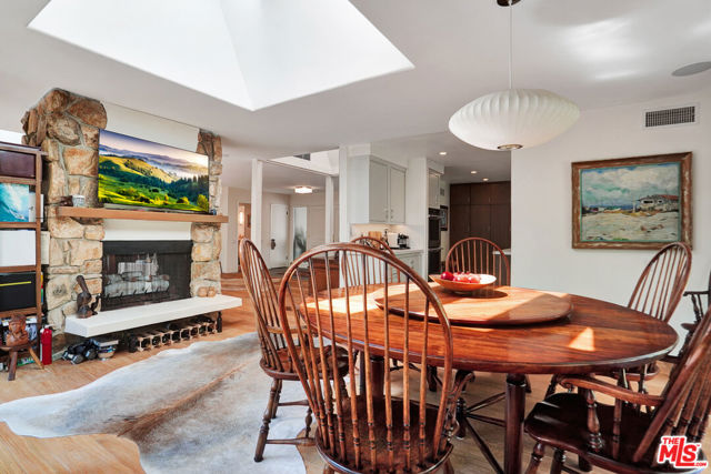 30612 Sicomoro Drive, Malibu CA: https://media.crmls.org/mediaz/9fb707cf-3e89-4a29-b339-013dc611c6aa.jpg