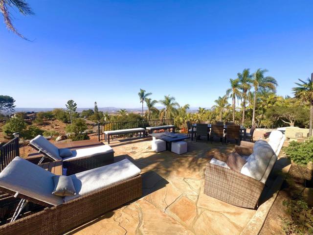 2073 Elevado Rd, Vista CA: https://media.crmls.org/mediaz/9fb72ad1-77c1-4b12-9a30-8f3f570de2c2.jpg