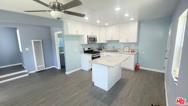 605 W 47th Street, Los Angeles CA: https://media.crmls.org/mediaz/9fb759f1-428c-40ff-be1a-b7d09e3cba8e.jpg
