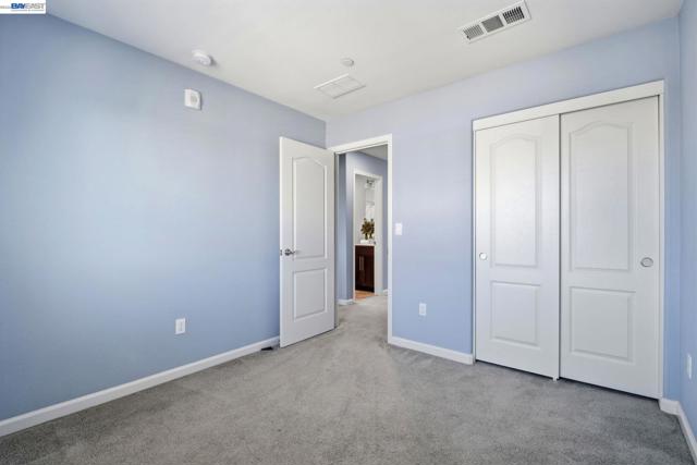 Image 32 of 47 For 102 Fanuncio Ln