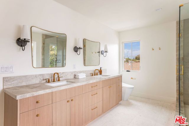 2455 23rd Street, Santa Monica CA: https://media.crmls.org/mediaz/9fb7f9a1-ed94-41e3-9c0d-190aa65acdd0.jpg