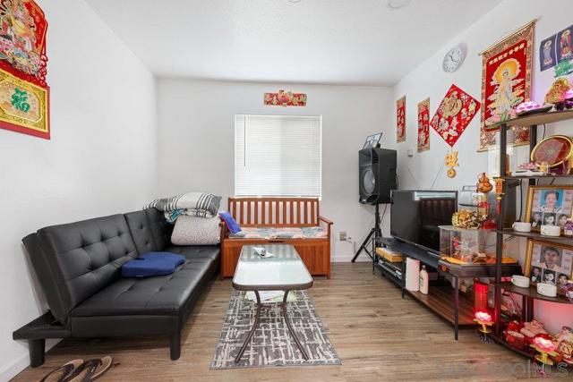 Image 4 of 13 For 2220 Dunlop St