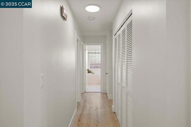 118 Cottonwood Ct, Hercules CA: https://media.crmls.org/mediaz/9fb8732d-3f4b-4dfb-8fcf-796ca29b00fe.jpg
