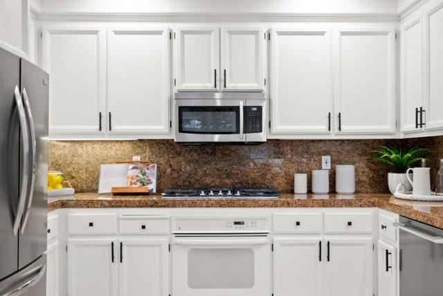 34298 Torrey Pine Lane, Union City CA: https://media.crmls.org/mediaz/9fb881f6-3a43-40e9-bac4-87169872cf0c.jpg