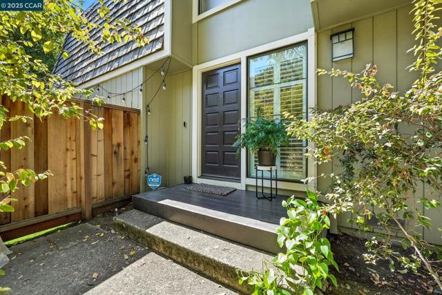 1624 San Luis Rd, Walnut Creek CA: https://media.crmls.org/mediaz/9fb8a88a-4f6b-41e3-8abc-23d7c1111ccb.jpg