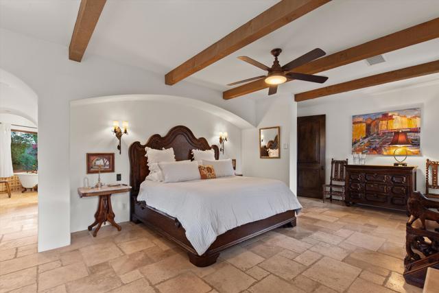 2489 Tuscany Heights Drive, Palm Springs CA: https://media.crmls.org/mediaz/9fb929dd-a9ed-4654-b127-d95dff6ccc3f.jpg