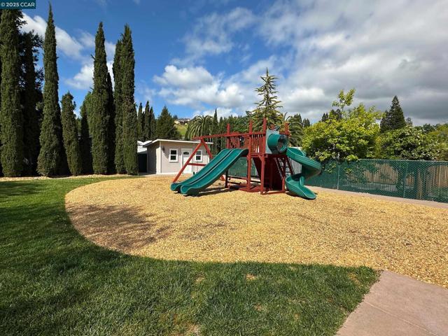 2200 Tice Valley Blvd +3BR ADU, Walnut Creek CA: https://media.crmls.org/mediaz/9fb93eeb-16a5-4cee-b8d2-2cdae4676f81.jpg