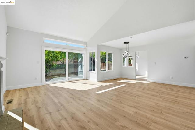 1486 Waverly Way, Pittsburg CA: https://media.crmls.org/mediaz/9fb99aa8-b2c8-4946-b21f-94ce14ce6633.jpg