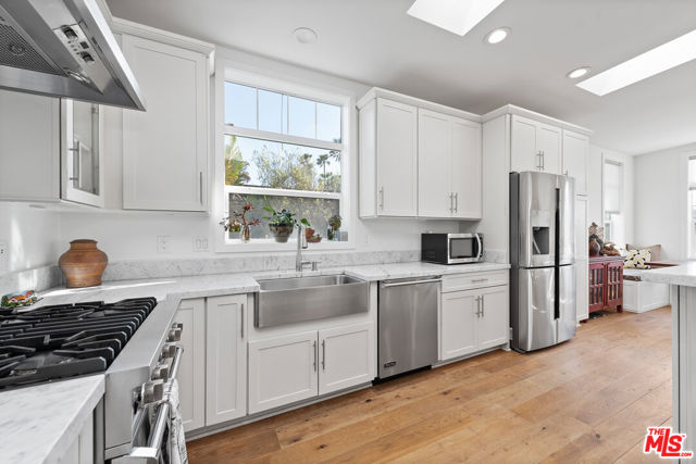 29500 Heathercliff Road, Malibu CA: https://media.crmls.org/mediaz/9fb9ba39-3776-40e6-a184-5855bfc8d03e.jpg