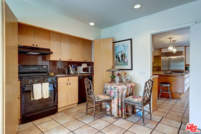 322 N June Street, Los Angeles CA: https://media.crmls.org/mediaz/9fbacfca-2268-47ef-9579-3b15a7261f64.jpg