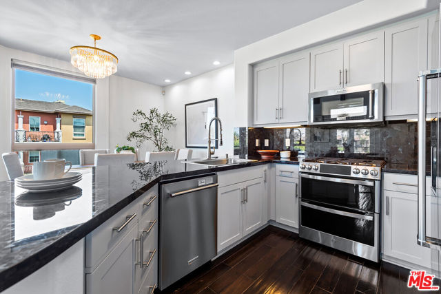 13044 Pacific, Playa Vista CA: https://media.crmls.org/mediaz/9fbb8c2f-9213-4287-b28e-e86aea89a13b.jpg