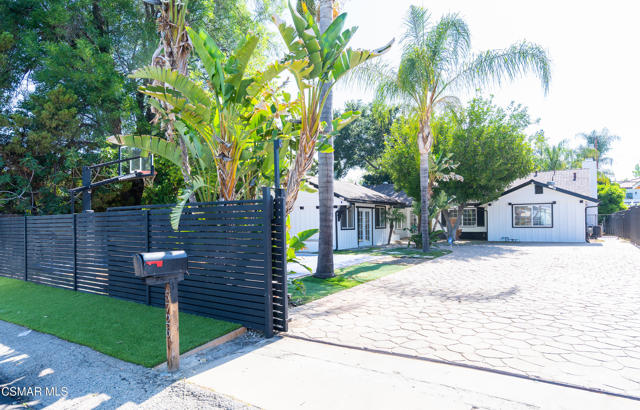 5726 Donna Avenue, Tarzana CA: https://media.crmls.org/mediaz/9fbbba3e-0574-473a-9f2d-a9098053aea4.jpg