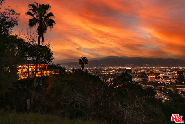 3200 Wrightwood Drive, Studio City CA: https://media.crmls.org/mediaz/9fbbe128-3704-44a8-bae7-186e86e318cb.jpg