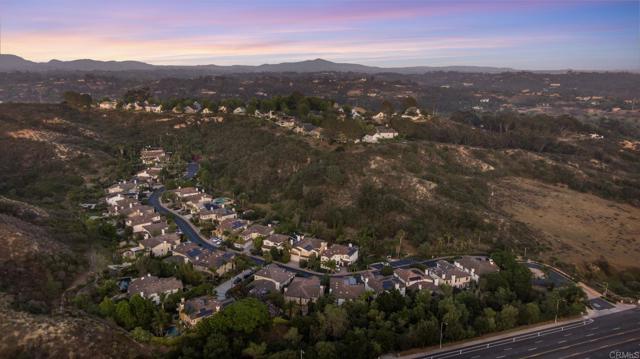 3655 Sage Canyon Drive, Encinitas CA: https://media.crmls.org/mediaz/9fbca9b4-329f-419b-8e74-82f28dfab5bd.jpg