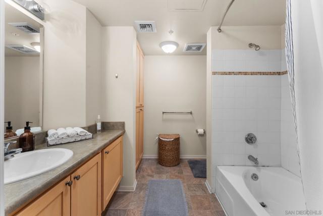 2400 5Th Ave, San Diego CA: https://media.crmls.org/mediaz/9fbcca4f-1b2f-4088-9712-1f4b383ca007.jpg