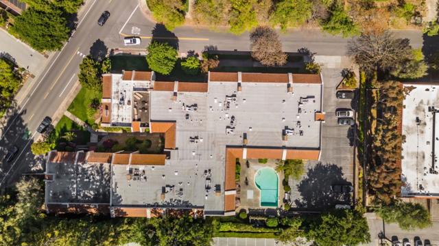 226 W Edith Avenue, Los Altos CA: https://media.crmls.org/mediaz/9fbccbe3-f47e-4fbf-ad2b-0a4e1addff6d.jpg