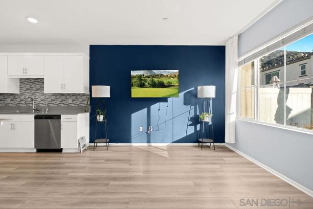 347 Sweet Pl, Fallbrook CA: https://media.crmls.org/mediaz/9fbd9dc8-8229-47d1-9d14-4cb34e347dc2.jpg