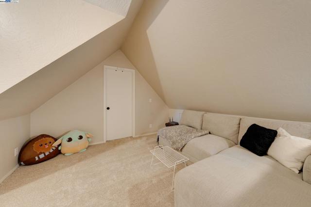 20140 Redwood Dr, Foresthill CA: https://media.crmls.org/mediaz/9fbdadd6-1f88-41ed-a096-df4d9afe4269.jpg