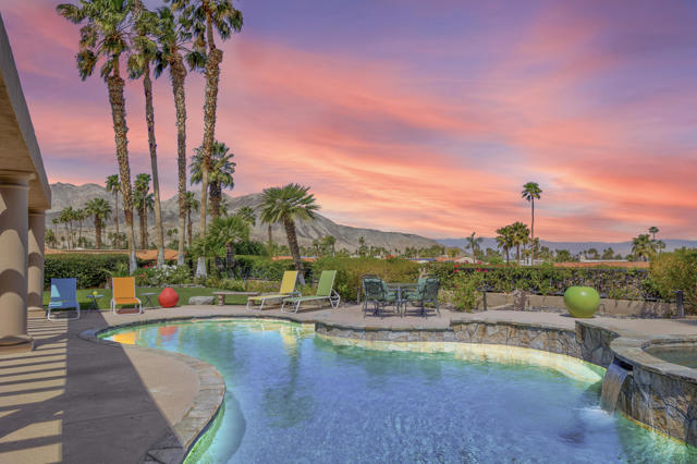 73042 Galleria Court, Palm Desert CA: https://media.crmls.org/mediaz/9fbdccc4-7300-4bbf-a0cc-6109f8389081.jpg