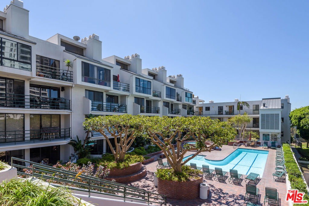 2960 Neilson Way #404