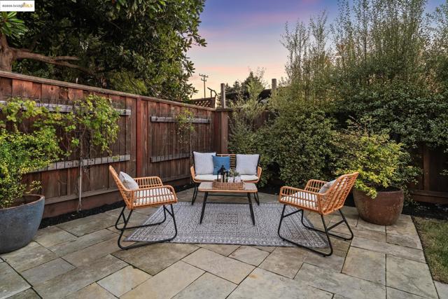 1417 Richmond St, El Cerrito CA: https://media.crmls.org/mediaz/9fbf27c6-001f-4ff2-afda-d417c0bdb92c.jpg