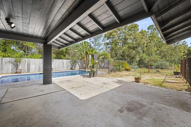 2348 Watson Way, Vista CA: https://media.crmls.org/mediaz/9fbf4f80-b5d7-4e43-9d4f-8de35e0d7466.jpg
