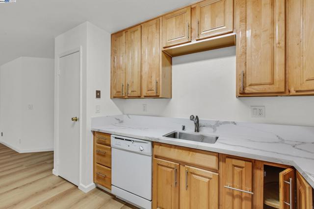 47112 Warm Springs Blvd, Fremont CA: https://media.crmls.org/mediaz/9fbf5c0d-1823-4114-b176-87a183d9dbac.jpg