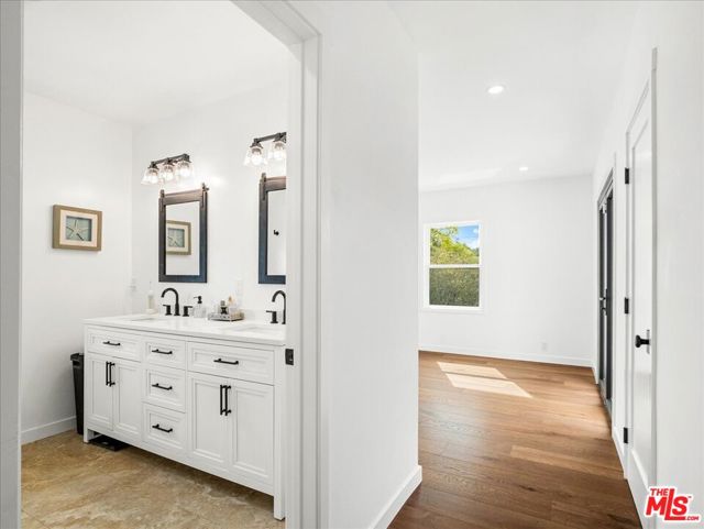 251 Cloydon Circle, Santa Barbara CA: https://media.crmls.org/mediaz/9fc0148b-6e91-42ac-a9ed-2d4f89f6310d.jpg