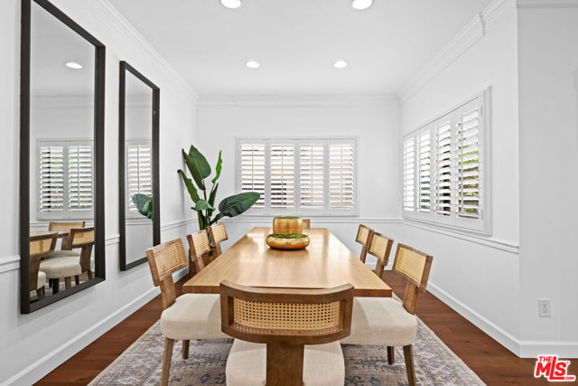 11928 Kiowa Avenue, Los Angeles CA: https://media.crmls.org/mediaz/9fc03af9-67cb-4bed-a571-3f8ea6575239.jpg