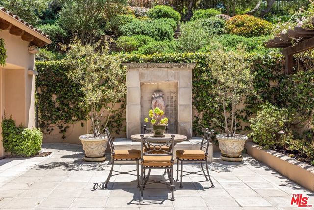 8 Bed Home for Sale in Los Angeles, California