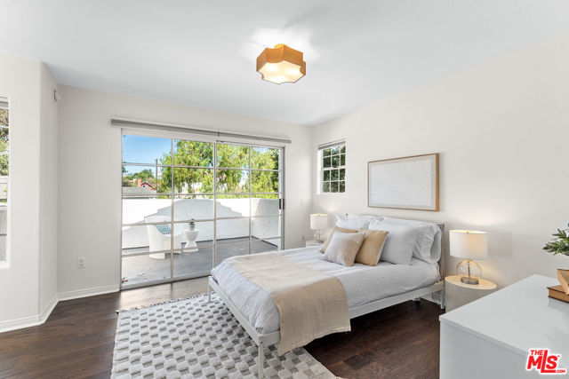 4744 Norwich Avenue, Sherman Oaks CA: https://media.crmls.org/mediaz/9fc11e4f-502b-41d4-a978-c97ee24a21cd.jpg