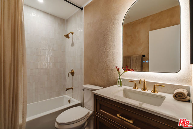 18348 Collins Street, Tarzana CA: https://media.crmls.org/mediaz/9fc1ad90-fba7-4cda-a18e-01fcc4b141bf.jpg