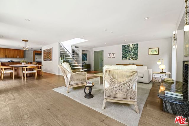7712 Chandelle Place, Los Angeles CA: https://media.crmls.org/mediaz/9fc20a3b-3b7c-4370-9c0a-02802a27e248.jpg