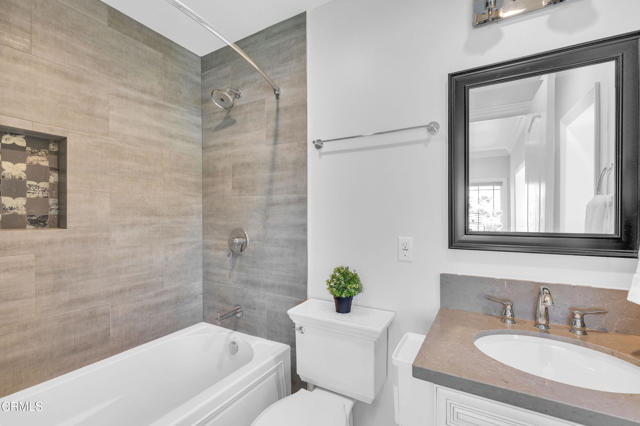 320 Starlane Drive, La Canada Flintridge CA: https://media.crmls.org/mediaz/9fc21790-9a49-4471-9678-d8b74075e24f.jpg