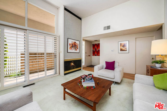 4331 W Sarah Street, Burbank CA: https://media.crmls.org/mediaz/9fc234e8-a443-4a89-9127-0aa49ed9813b.jpg