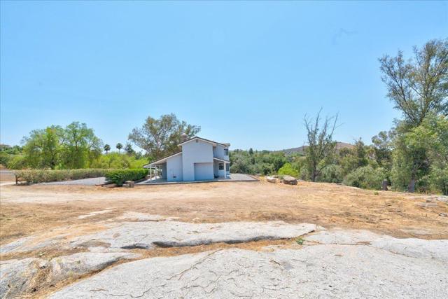 18434 Ramona View Drive, Ramona CA: https://media.crmls.org/mediaz/9fc275b1-11f1-4a5c-ac4e-48385d09fb27.jpg
