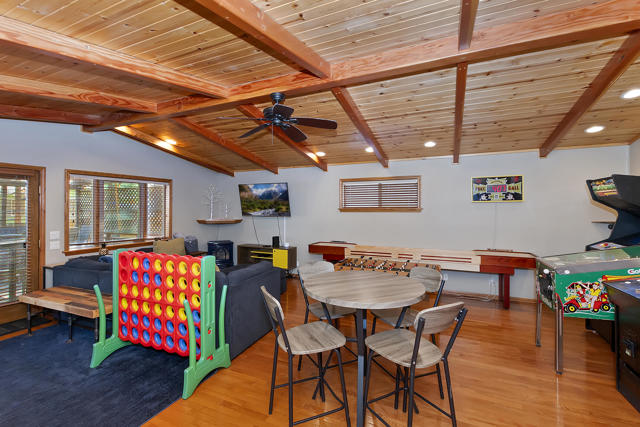 387 Wren Drive, Big Bear CA: https://media.crmls.org/mediaz/9fc27829-82f0-4e11-8230-03db6491f432.jpg