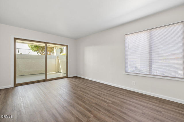 3107 Harbor Boulevard, Oxnard CA: https://media.crmls.org/mediaz/9fc3180a-1939-48fc-8874-458f0e2bbe46.jpg