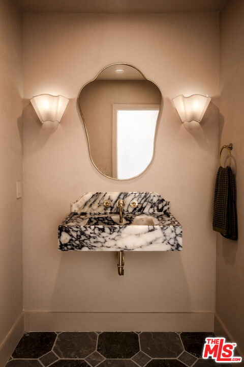 13114 Addison Street photo 7
