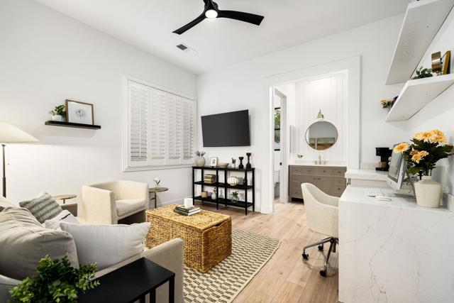 33 Calle La Reina, Rancho Mirage CA: https://media.crmls.org/mediaz/9fc37fc8-644f-4a6b-a2b3-758e5260d2e9.jpg