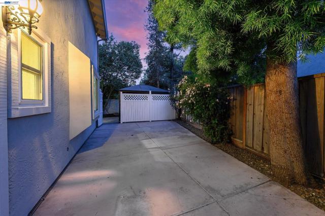 5943 Corte Arboles, Pleasanton CA: https://media.crmls.org/mediaz/9fc391b3-412e-48e6-ac1d-afa4ca2b4787.jpg
