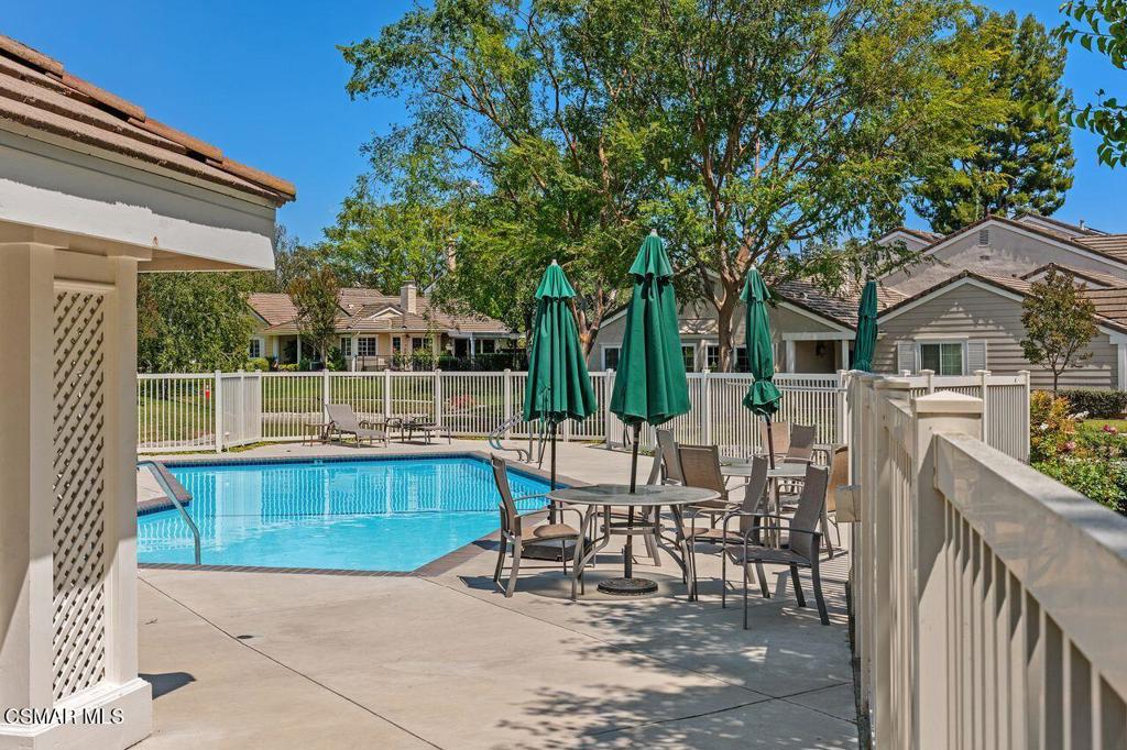 https://media.crmls.org/mediaz/9fc3a381-3151-437e-b73c-d600663f1d0d.jpg?preset=X-Large
